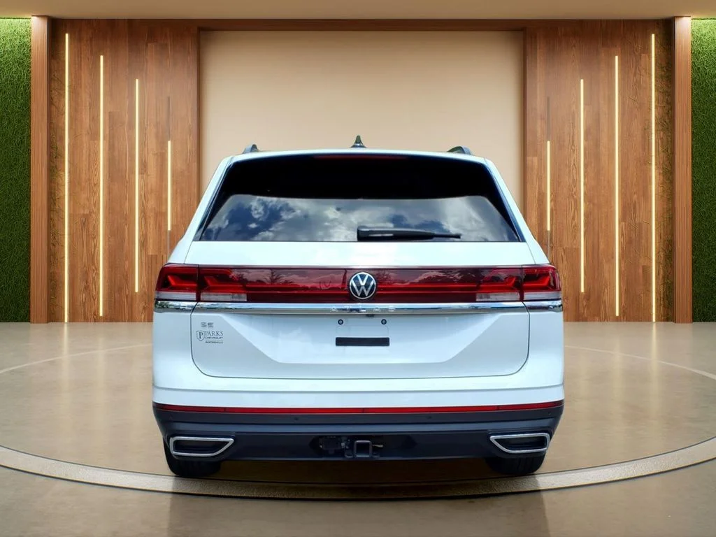 Used 2025  Volkswagen 2.0T SE w/Technology image 30