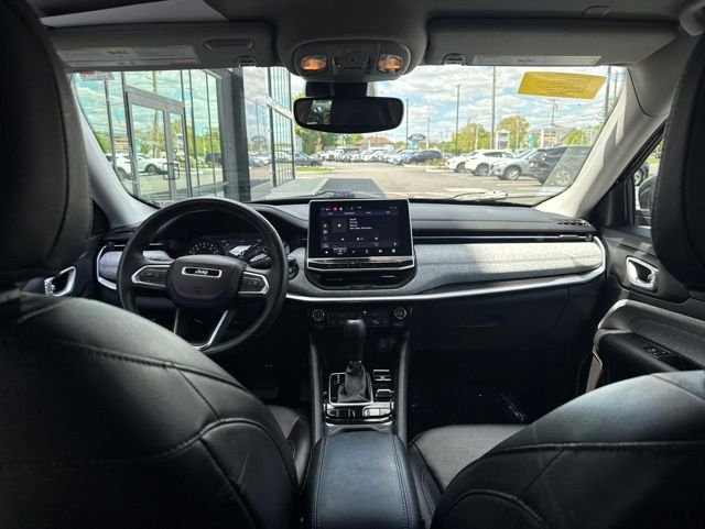 Used 2022 Black Jeep Latitude image 12