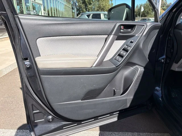 Used 2018 Gray Subaru 2.5i Premium image 18