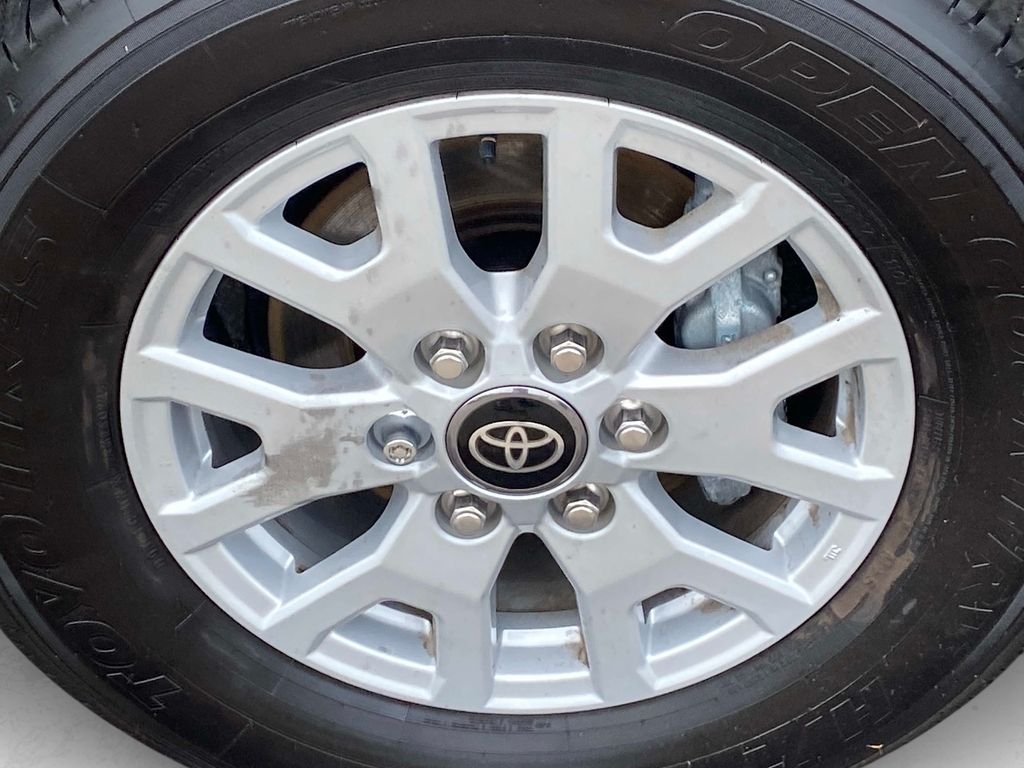 Used 2025 White Toyota SR5 image 29
