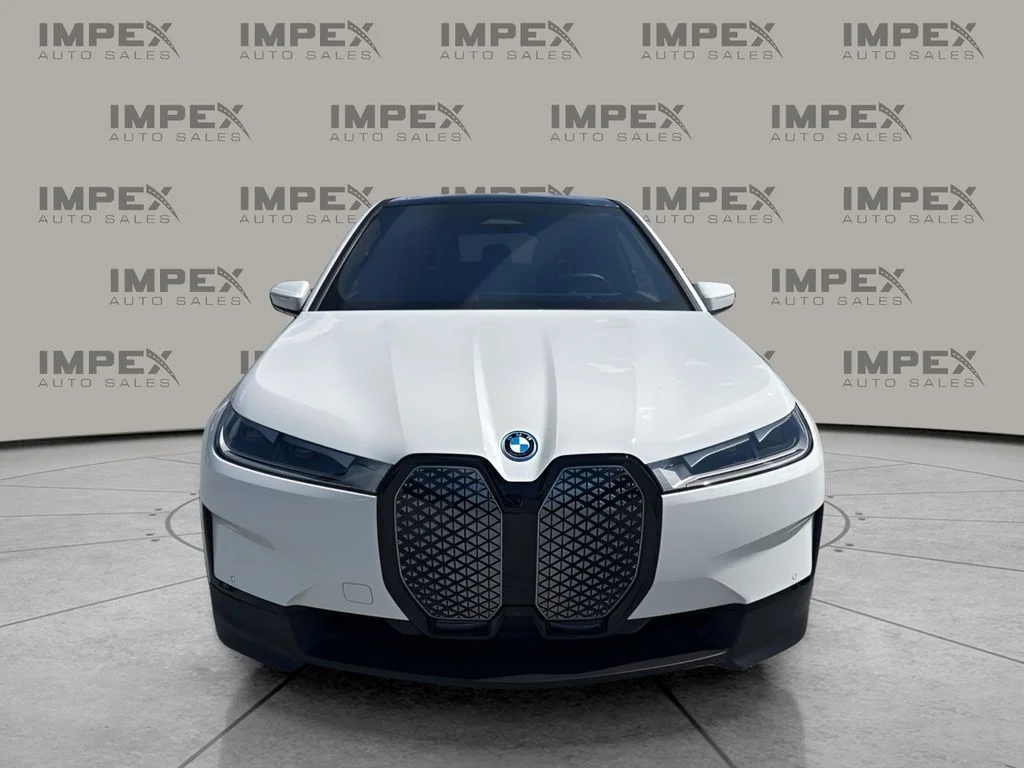 Used 2023 White BMW xDrive50 image 8