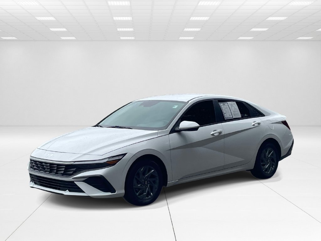 Certified Used 2024 White Hyundai SEL image 3
