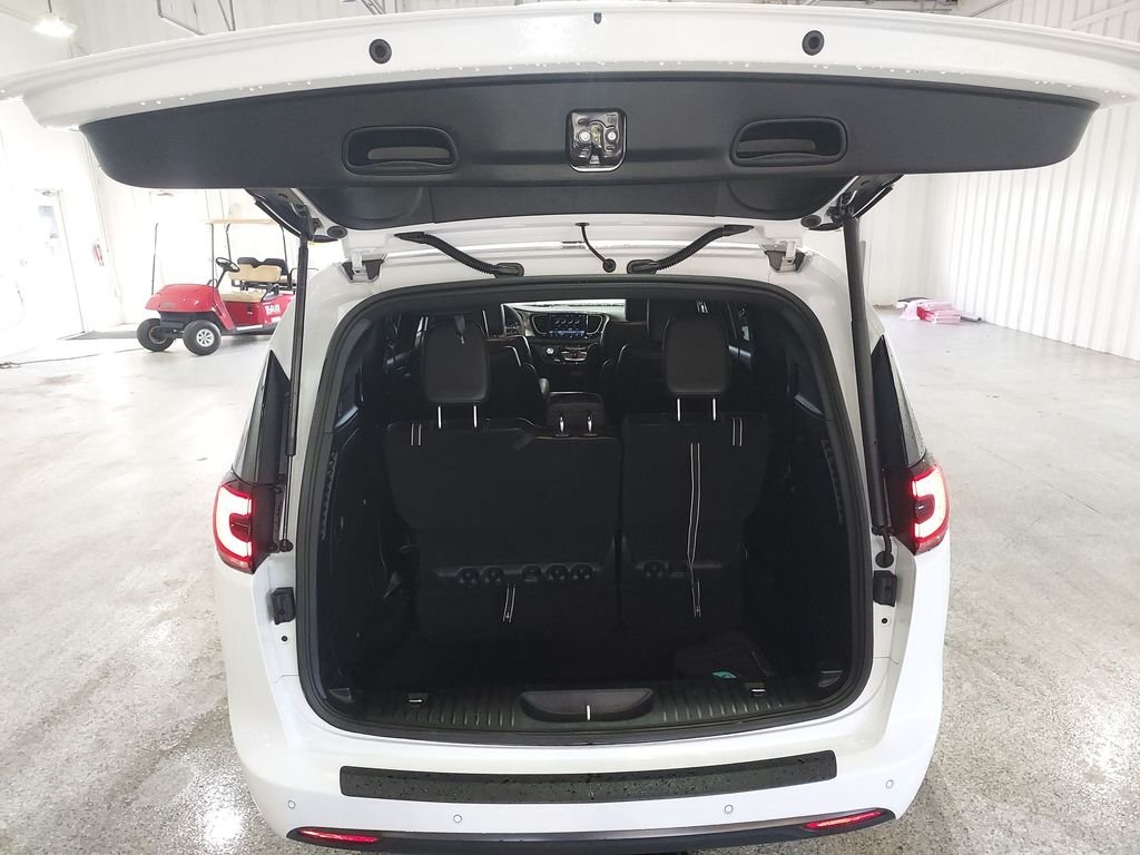 Used 2024 White Chrysler Select image 30