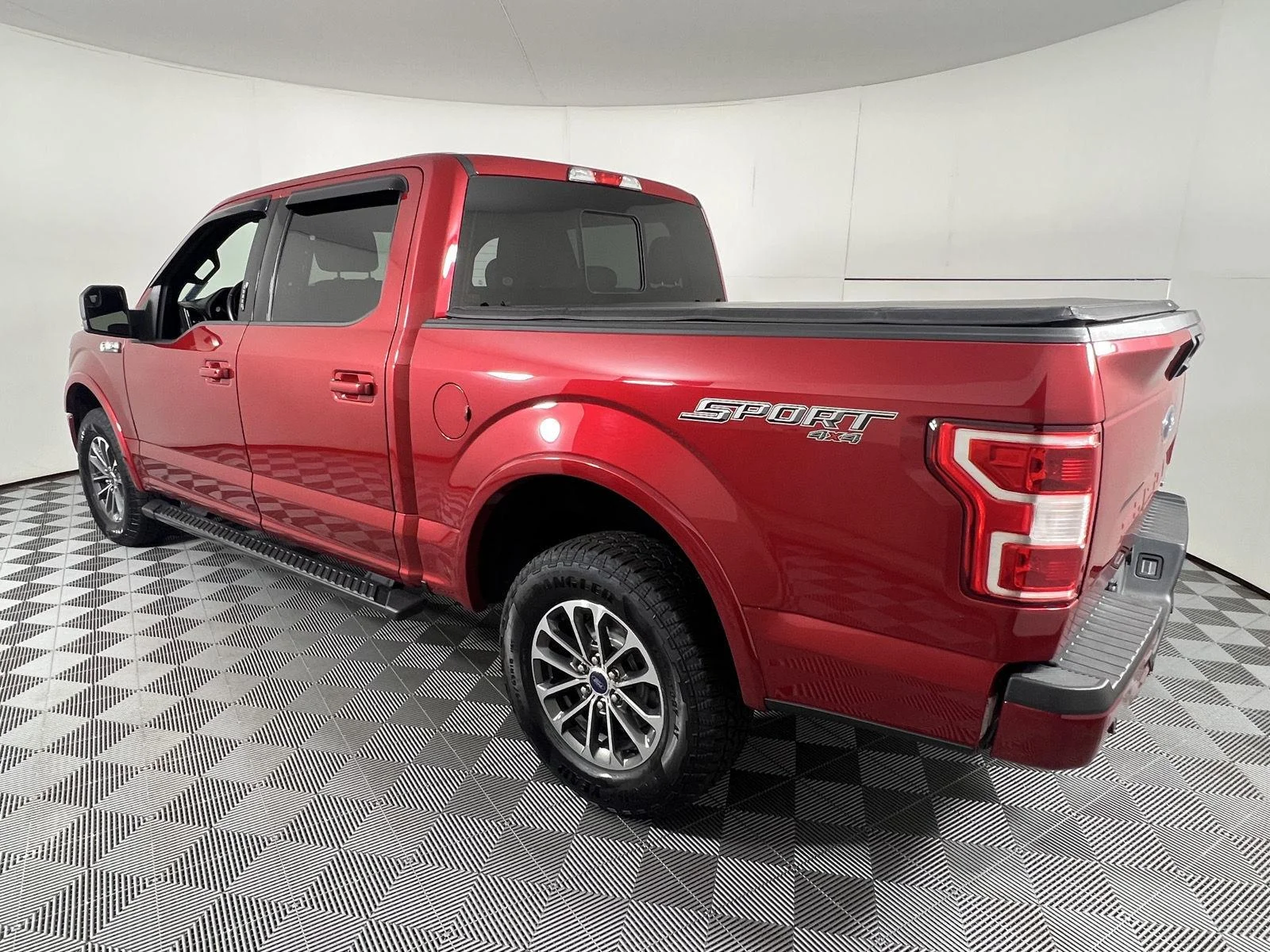 Used 2020 Rapid Red Metallic Tinted Clearcoat Ford XLT image 8
