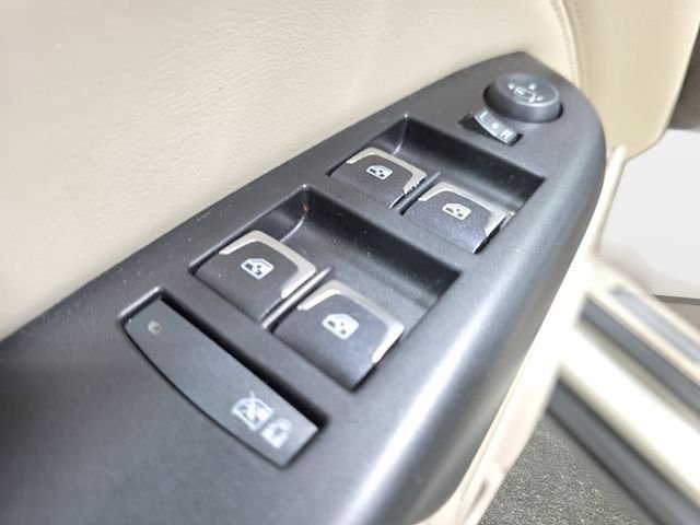 Used 2014 Silver Cadillac Luxury image 26