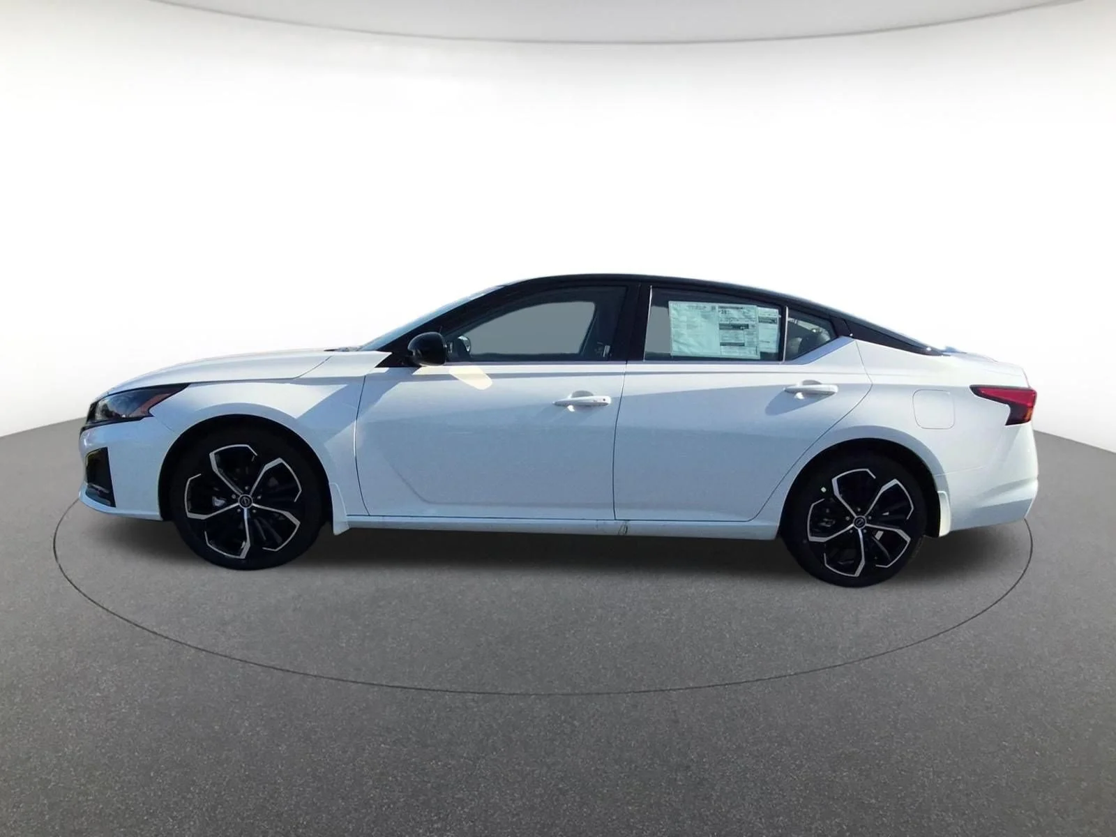 New 2026 Pearl White TriCoat / Super Black Two-tone Nissan SR image 9