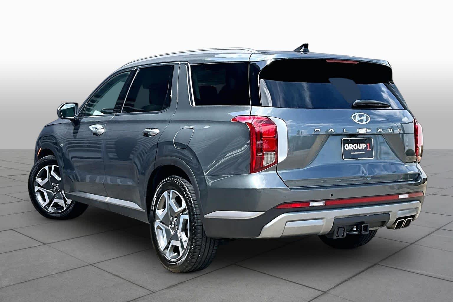Used 2025 Steel Graphite Hyundai SEL Premium 7P image 12