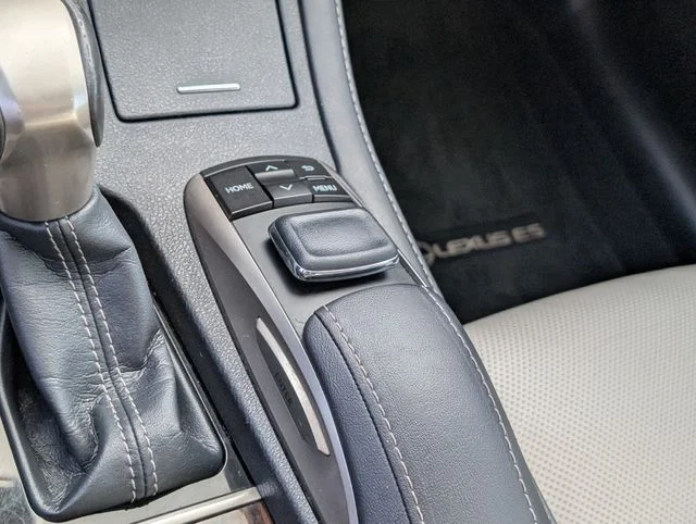 2017 Lexus ES 350 - Photo 21