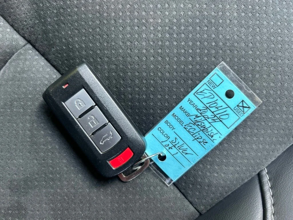 Used 2024 Silver Mitsubishi SE image 31