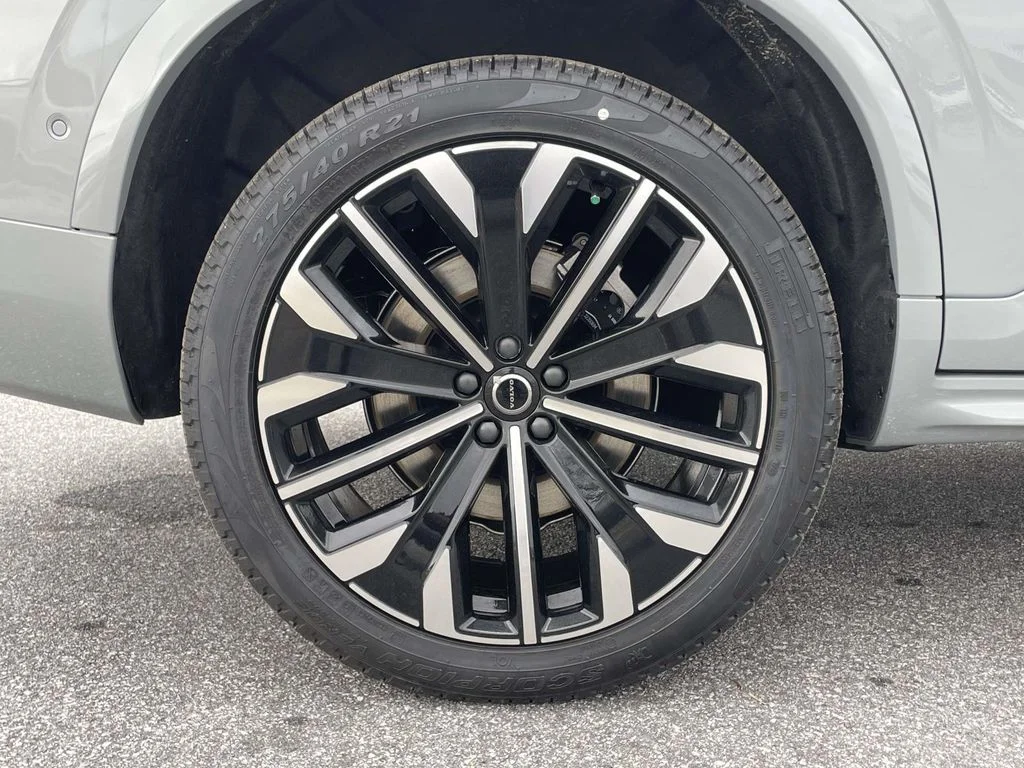 New 2026 Vapour Grey Volvo Plus image 32