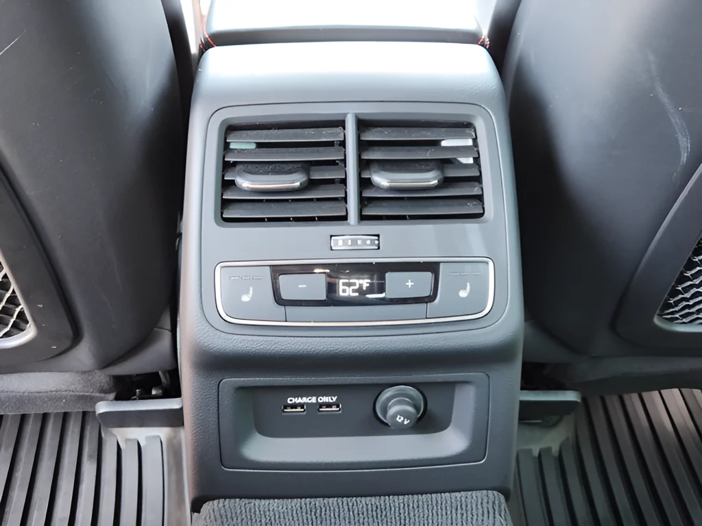 Used 2024  Audi 3.0T Prestige image 30