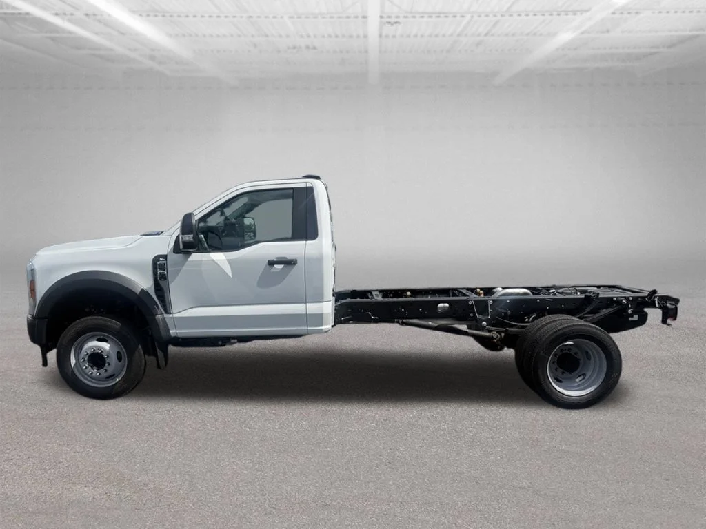 New 2026 Oxford White Ford F-550® XL image 9