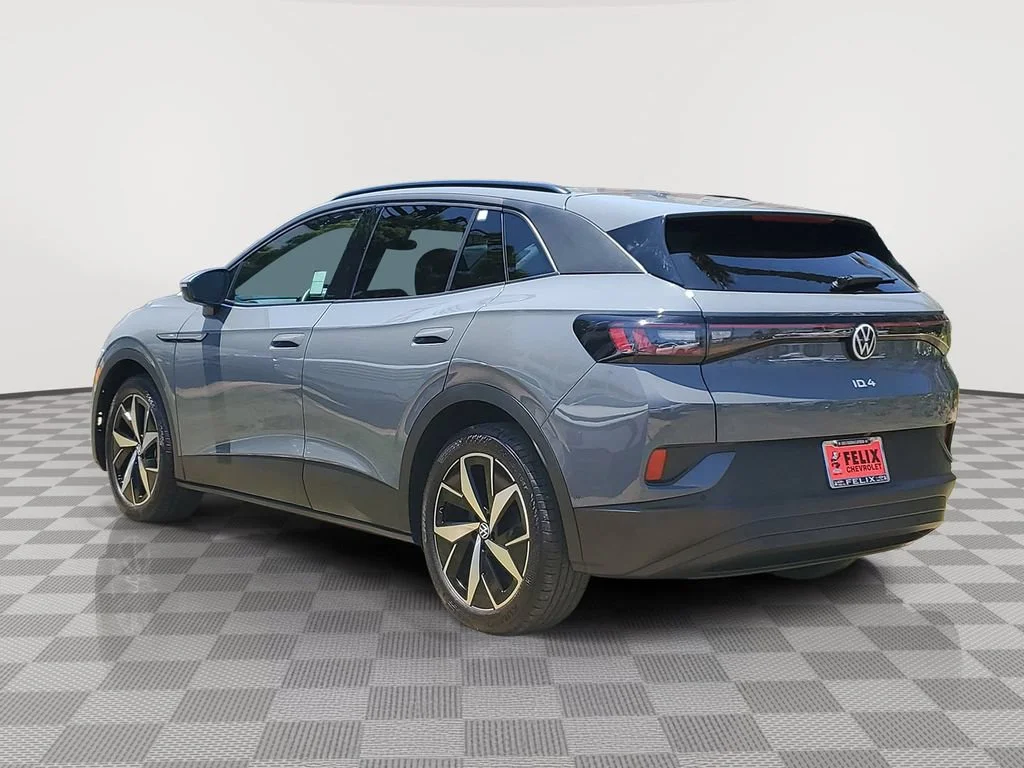 Used 2023  Volkswagen S image 4
