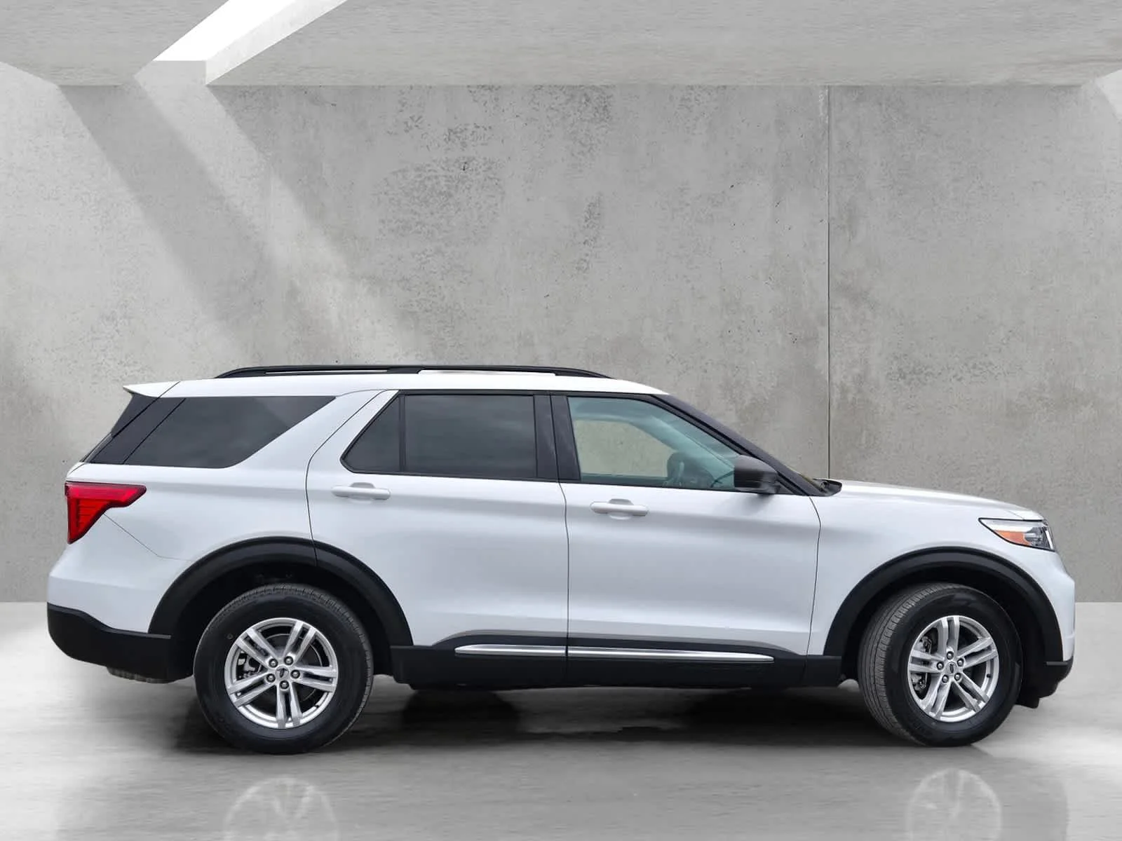 Used 2021  Ford XLT image 3
