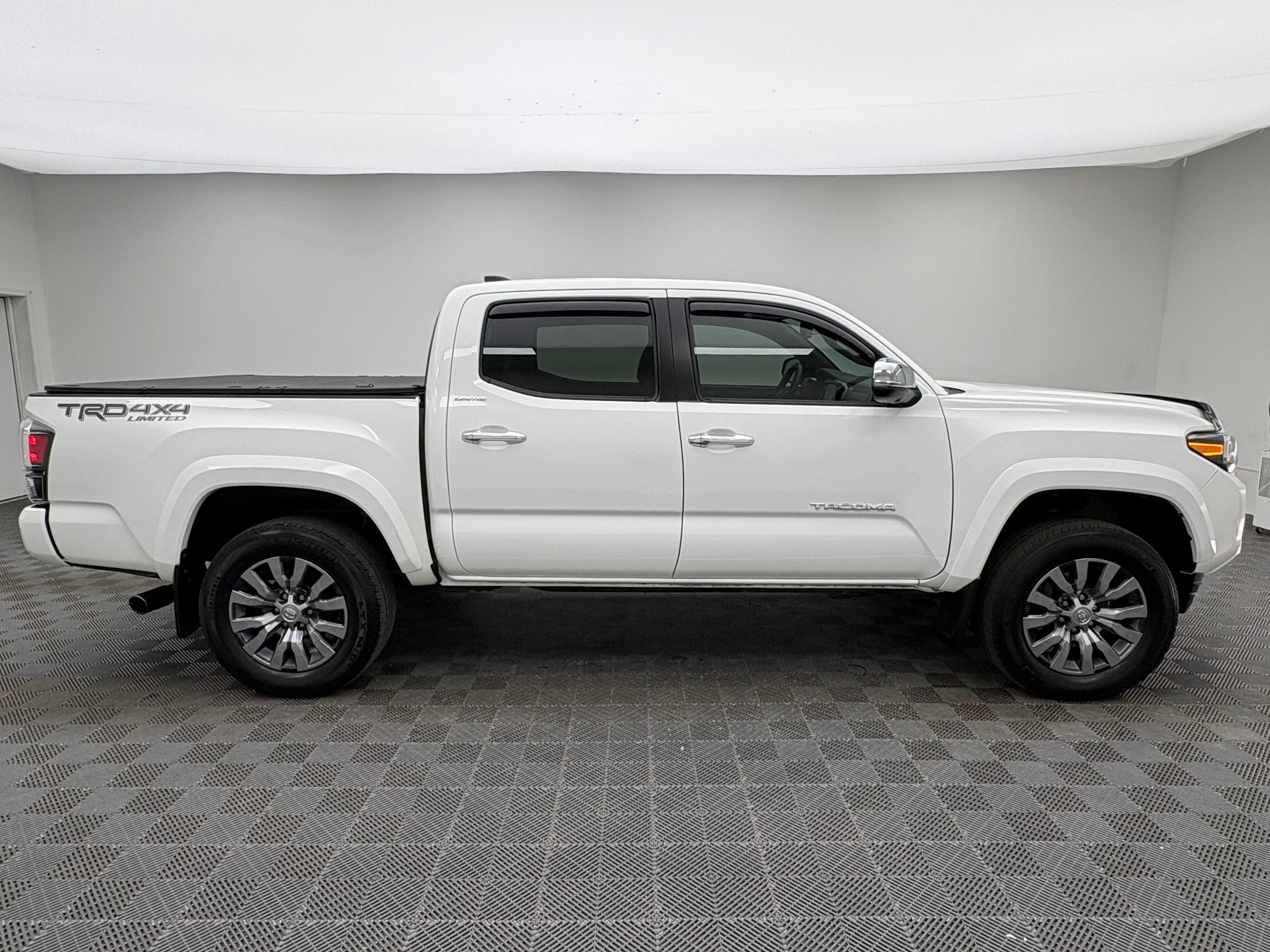 Used 2023 Ice Toyota Limited image 7