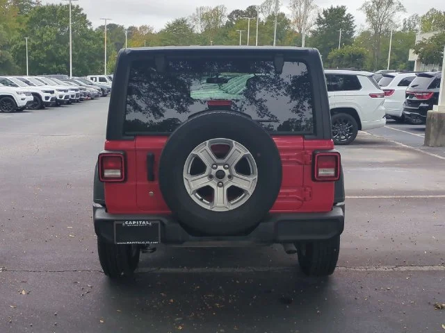 Used 2018 Red Jeep Unlimited Sport S image 4
