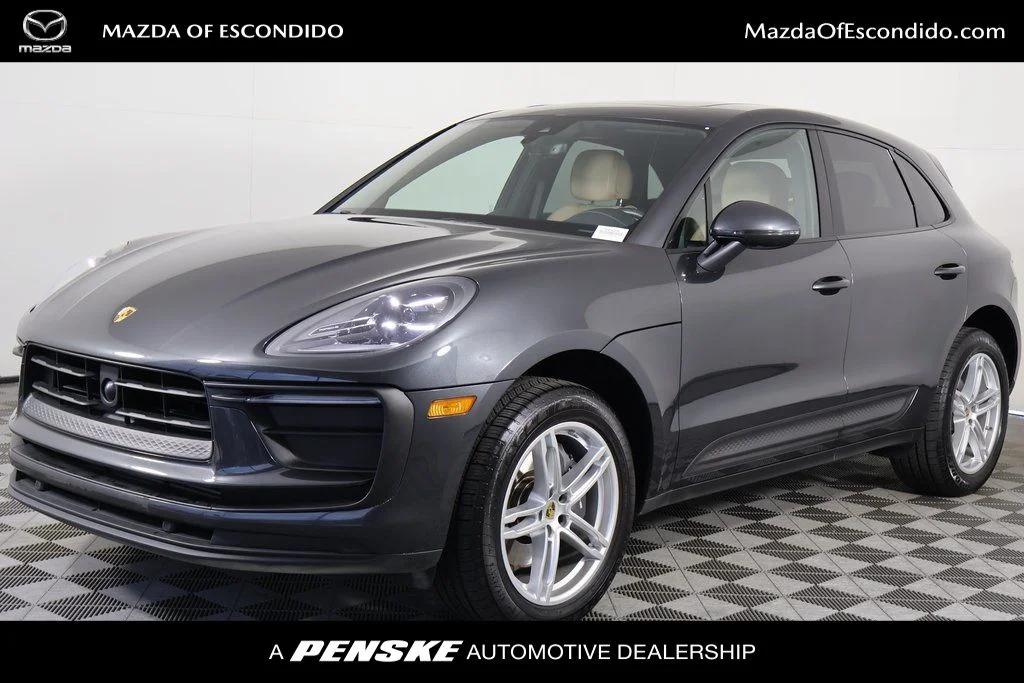 2024 Porsche Macan -'s photo