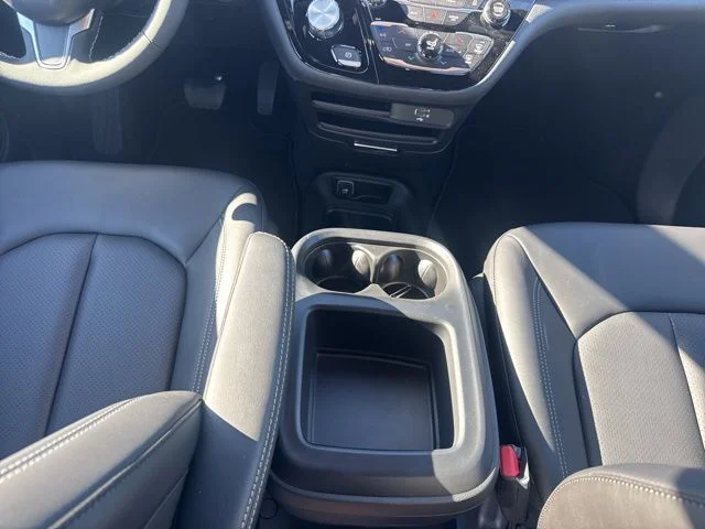 2026 Chrysler Pacifica Select - Photo 16