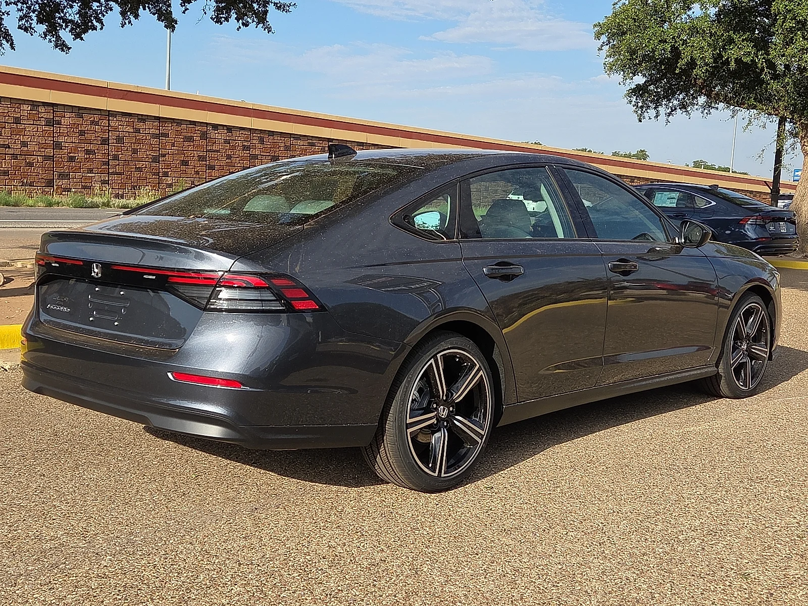 New 2026 Meteorite Gray Metallic Honda SE image 4