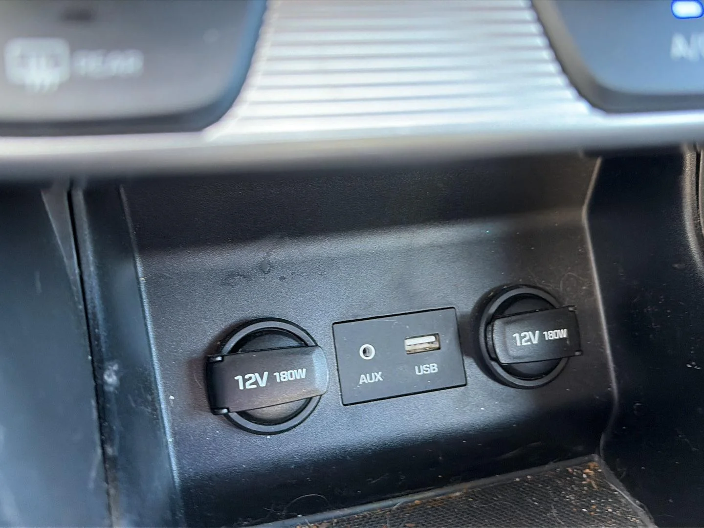 Used 2019 Machine Gray Hyundai SE image 17