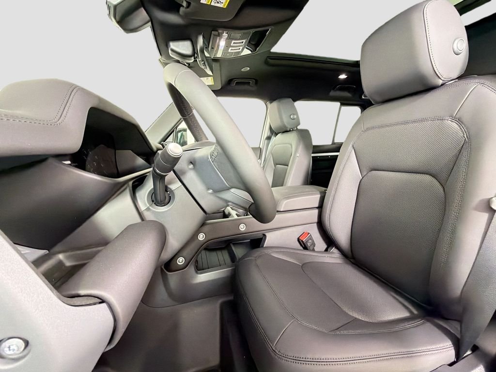 New 2026 Fuji White Land Rover X-Dynamic SE image 22