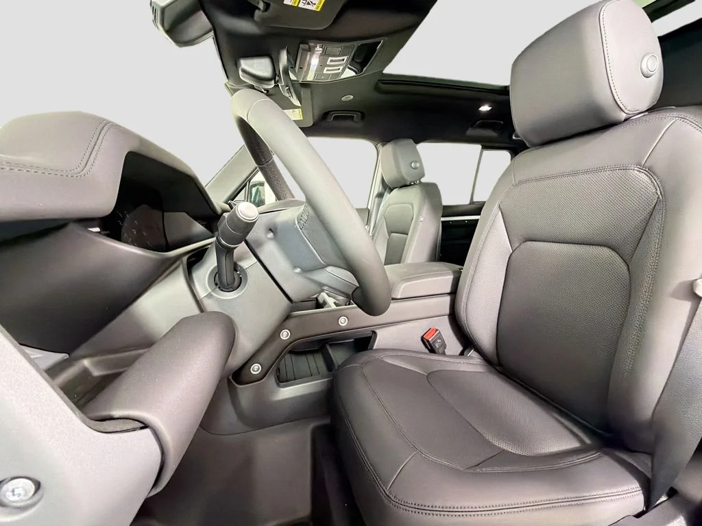 New 2026 Fuji White Land Rover X-Dynamic SE image 22