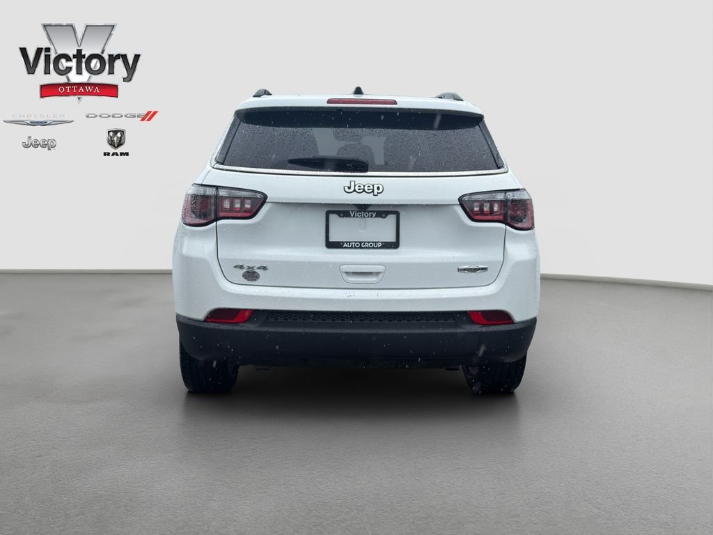 Used 2023 White Jeep Latitude Lux image 5