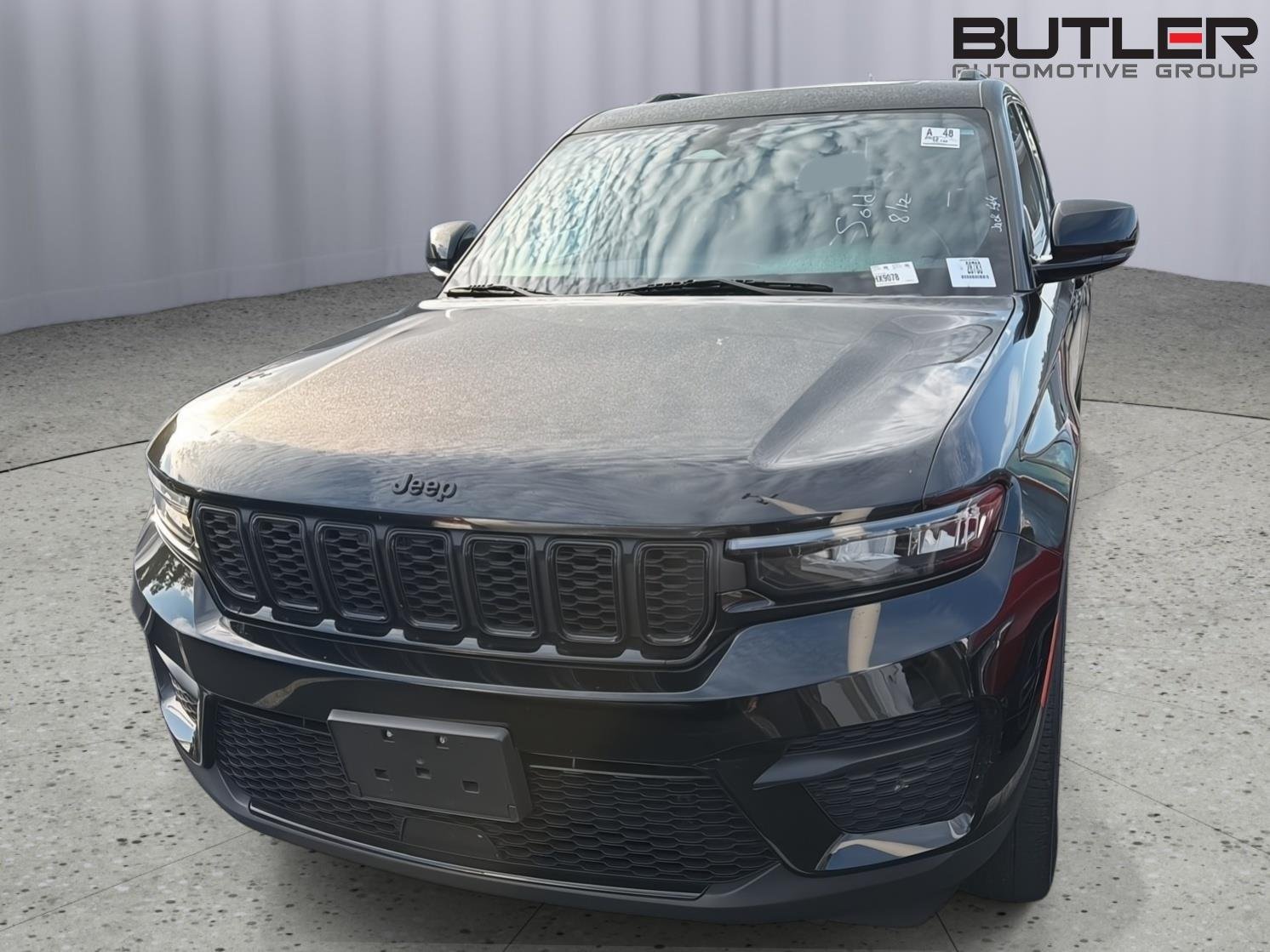 Used 2023 Diamond Black Crystal Pearlcoat Jeep Altitude X image 4