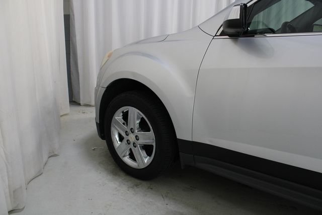Used 2014 Silver Ice Metallic Chevrolet LTZ image 28