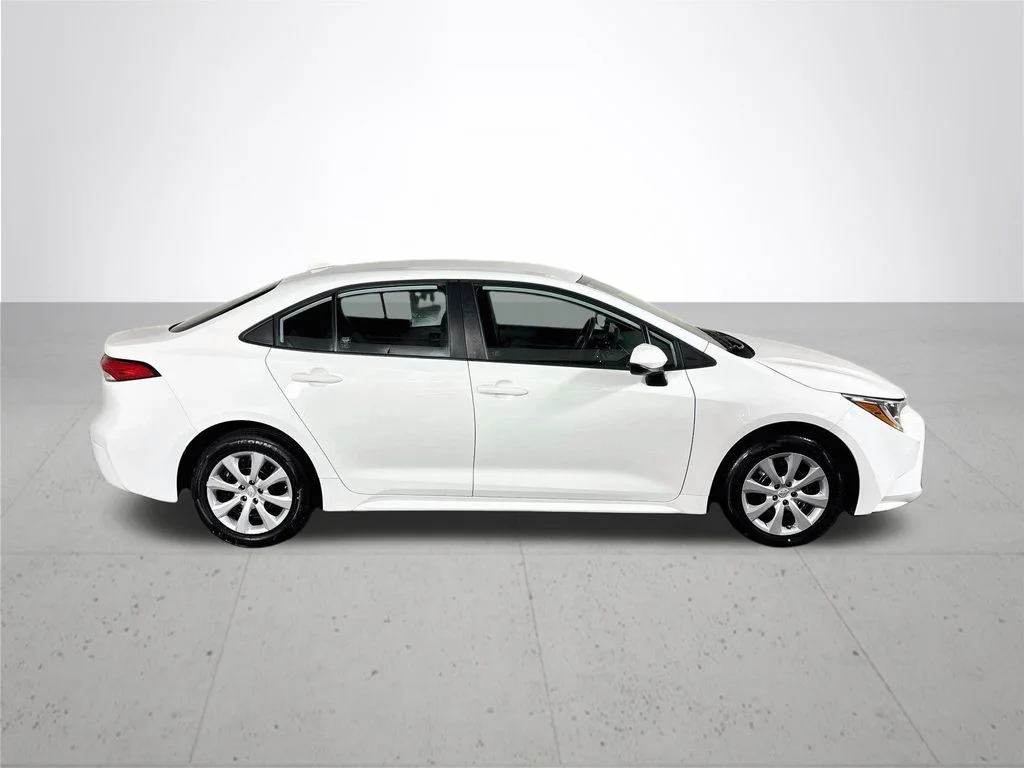 Used 2022 White Toyota LE image 5