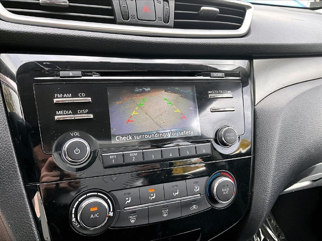 Used 2015 Arctic Blue Metallic Nissan S image 19