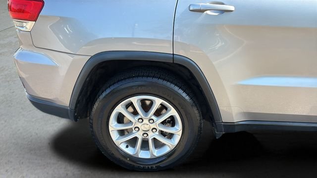 Used 2016 Silver Jeep Laredo image 34
