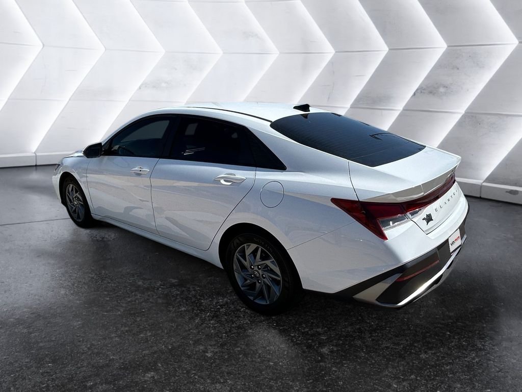 Used 2024 White Hyundai SEL image 6