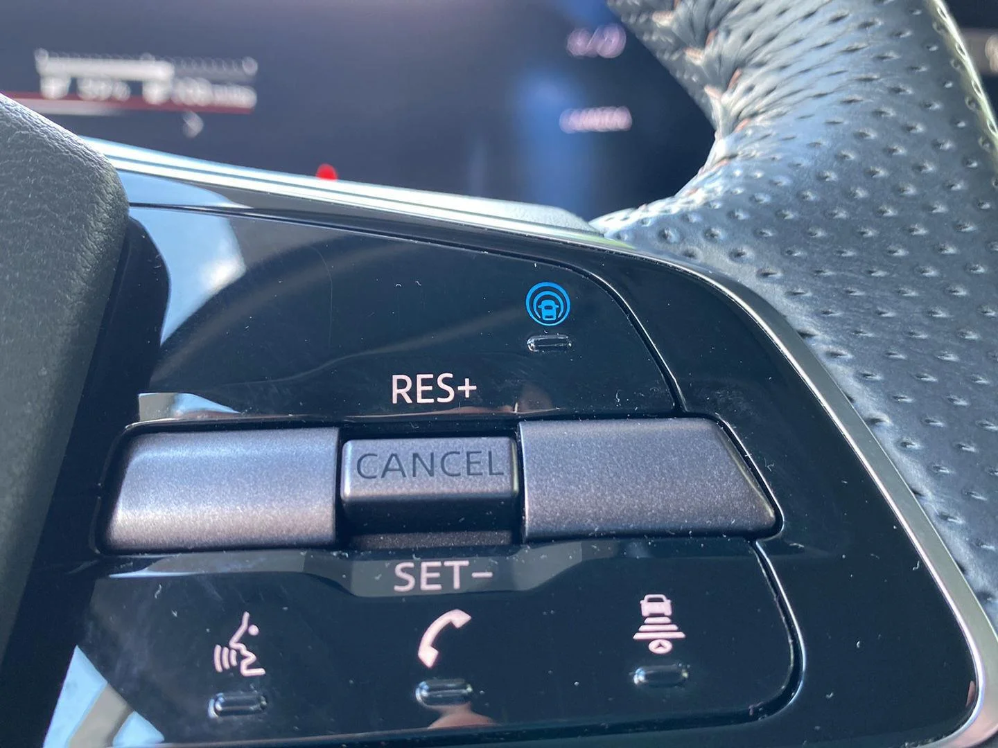 Used 2024 Gun Metallic Nissan ENGAGE image 37