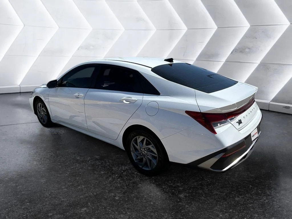 Used 2024 White Hyundai SEL image 6