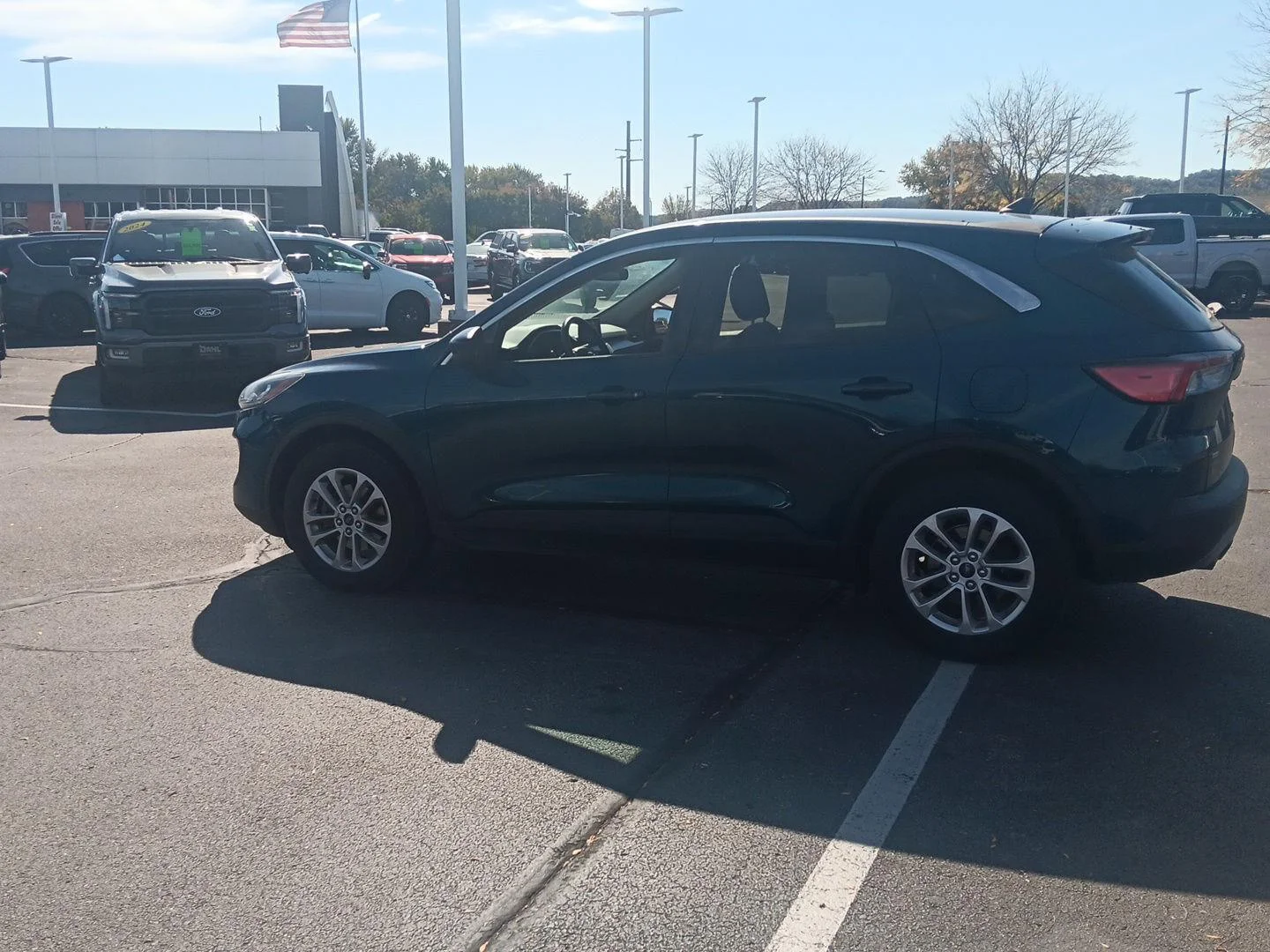 Used 2020 Dark Persian Green Ford SE image 8