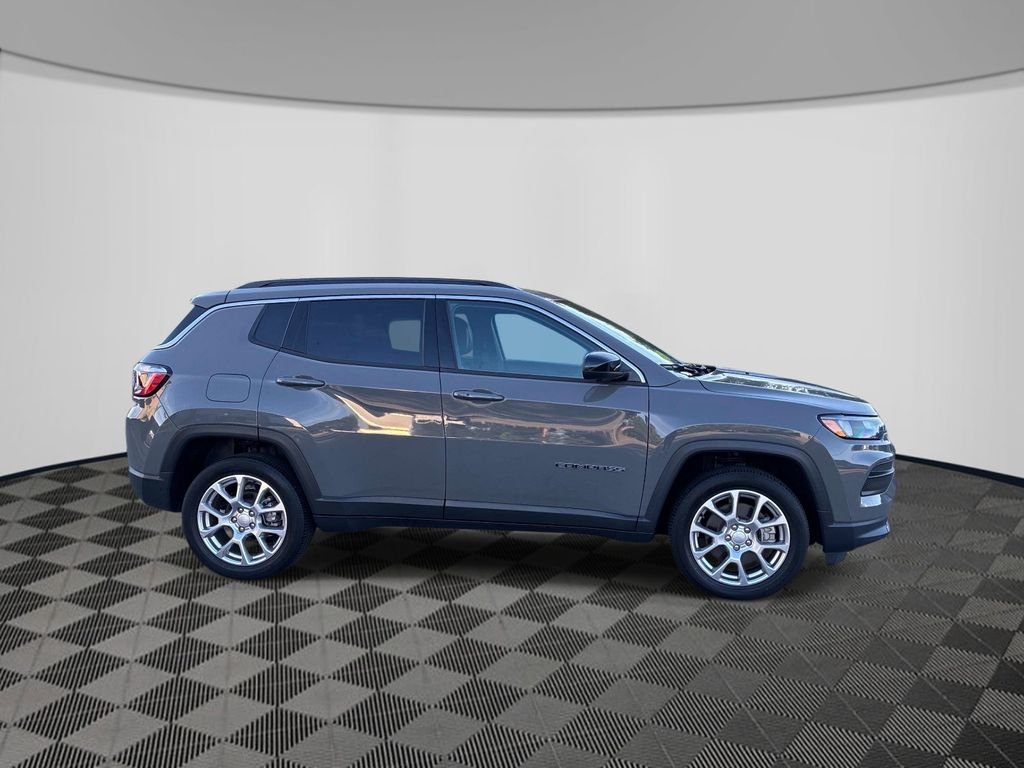 Used 2023 Gray Jeep Latitude Lux image 8