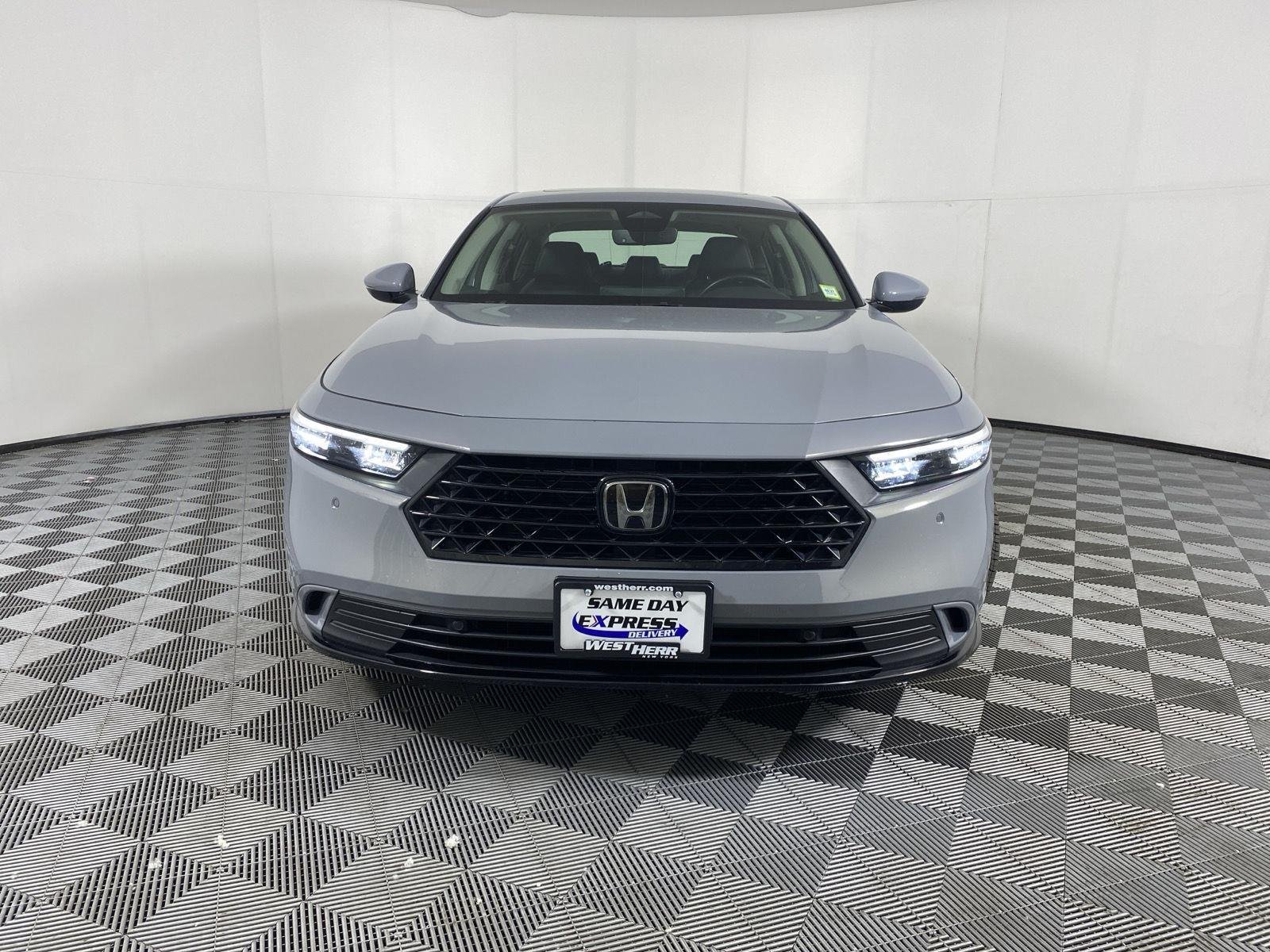Used 2024 Urban Gray Pearl Honda EX-L image 2