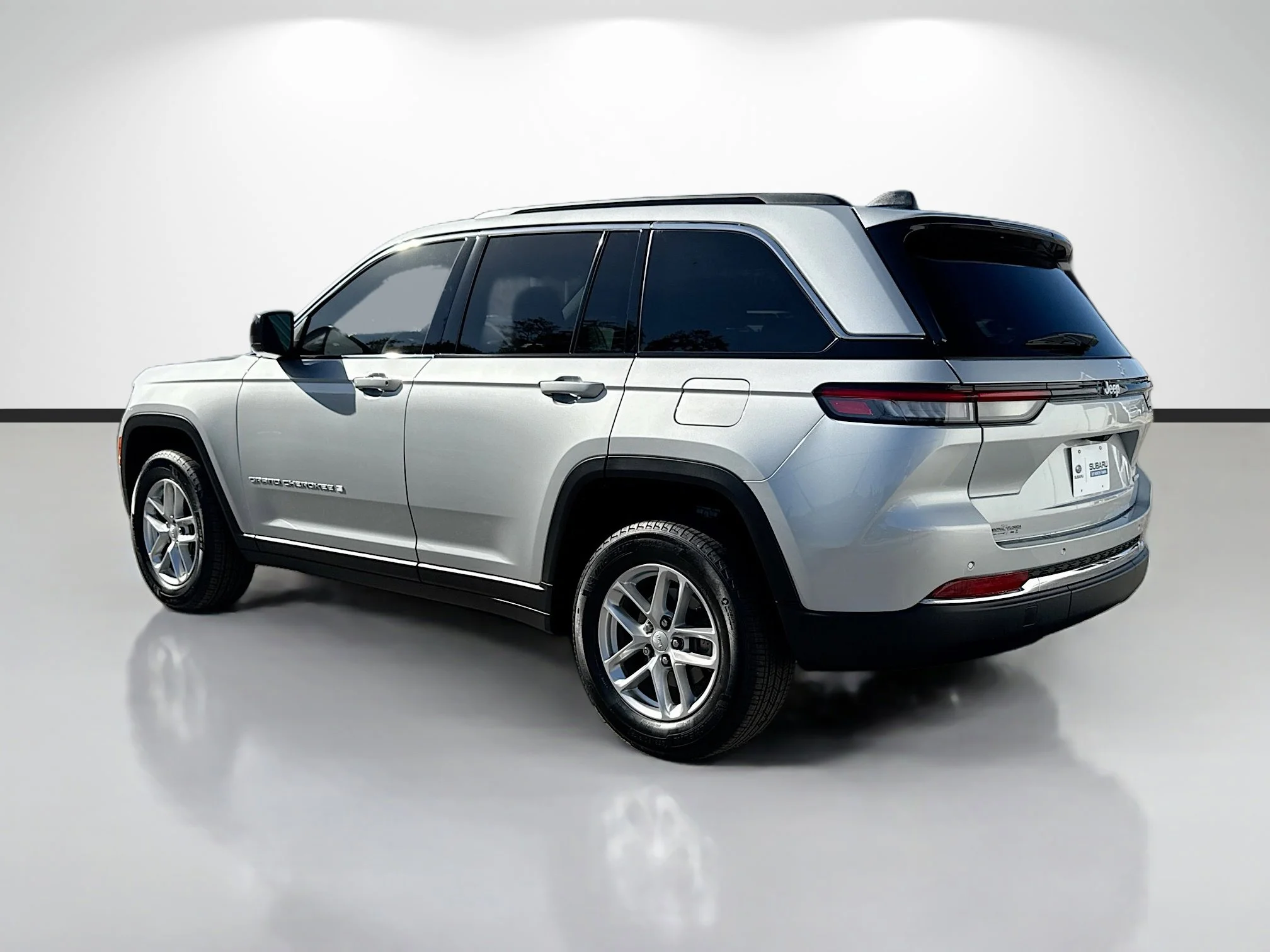 Used 2025 Silver Zynith Jeep Laredo X image 5