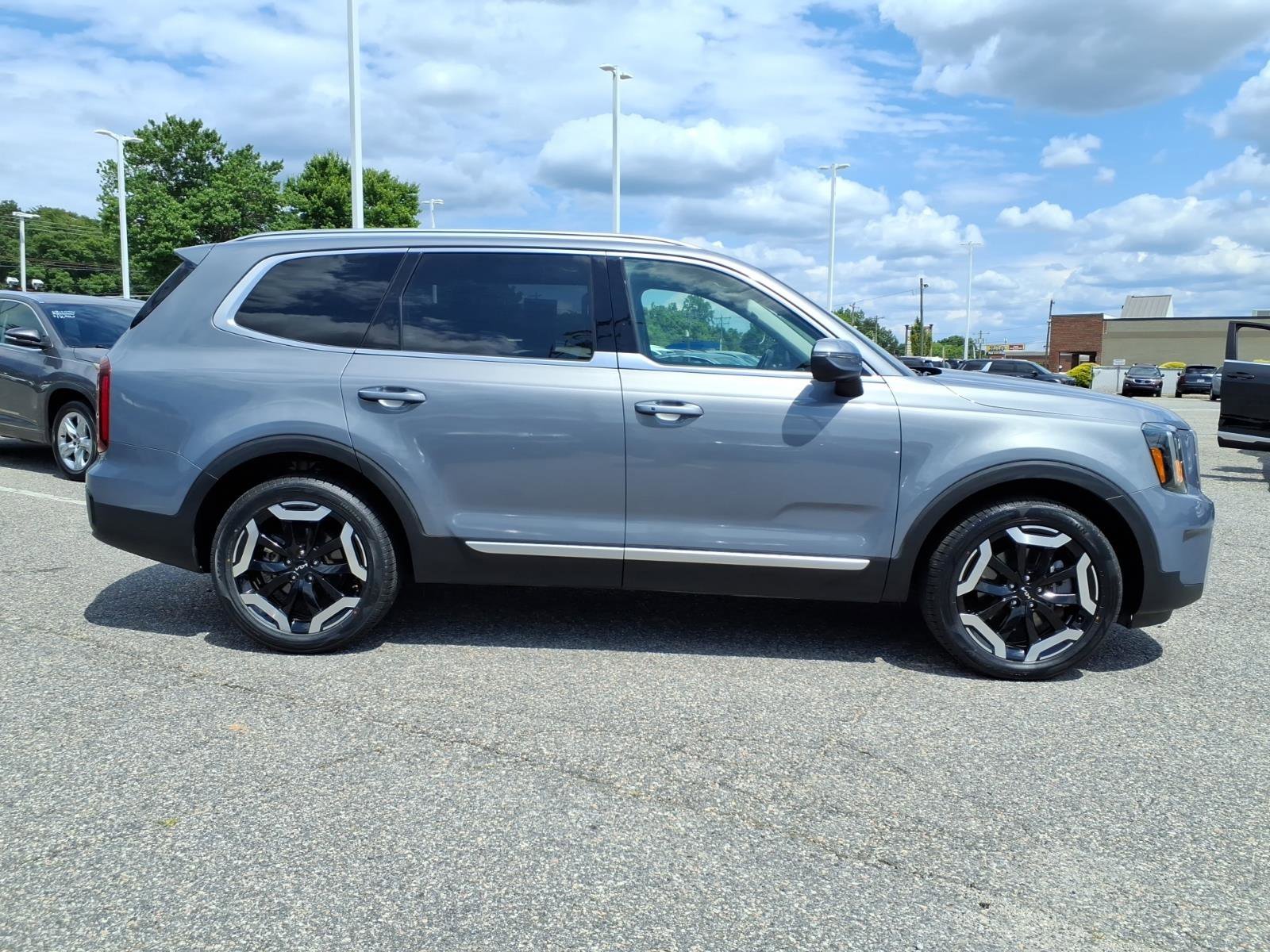 Used 2024 Everlasting Silver Kia S image 26