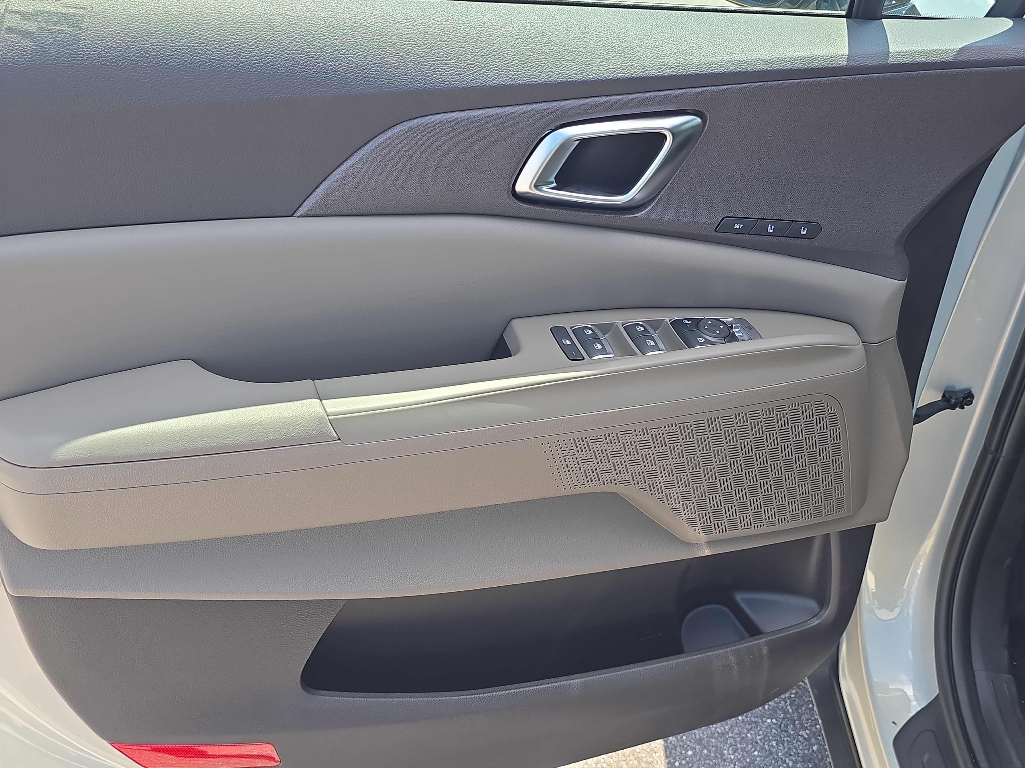 New 2026 Ivory Silver Kia EX image 19