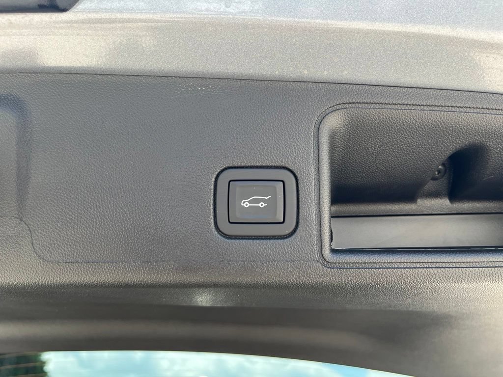 Used 2024 Sterling Metallic GMC SLE image 12