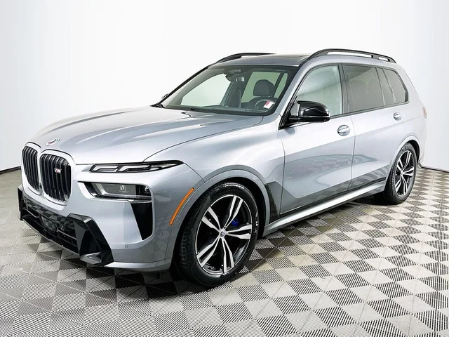 2023 BMW X7 M60i
