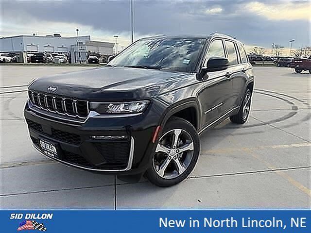 New 2026 Diamond Black Crystal Pearlcoat Jeep Limited image 1