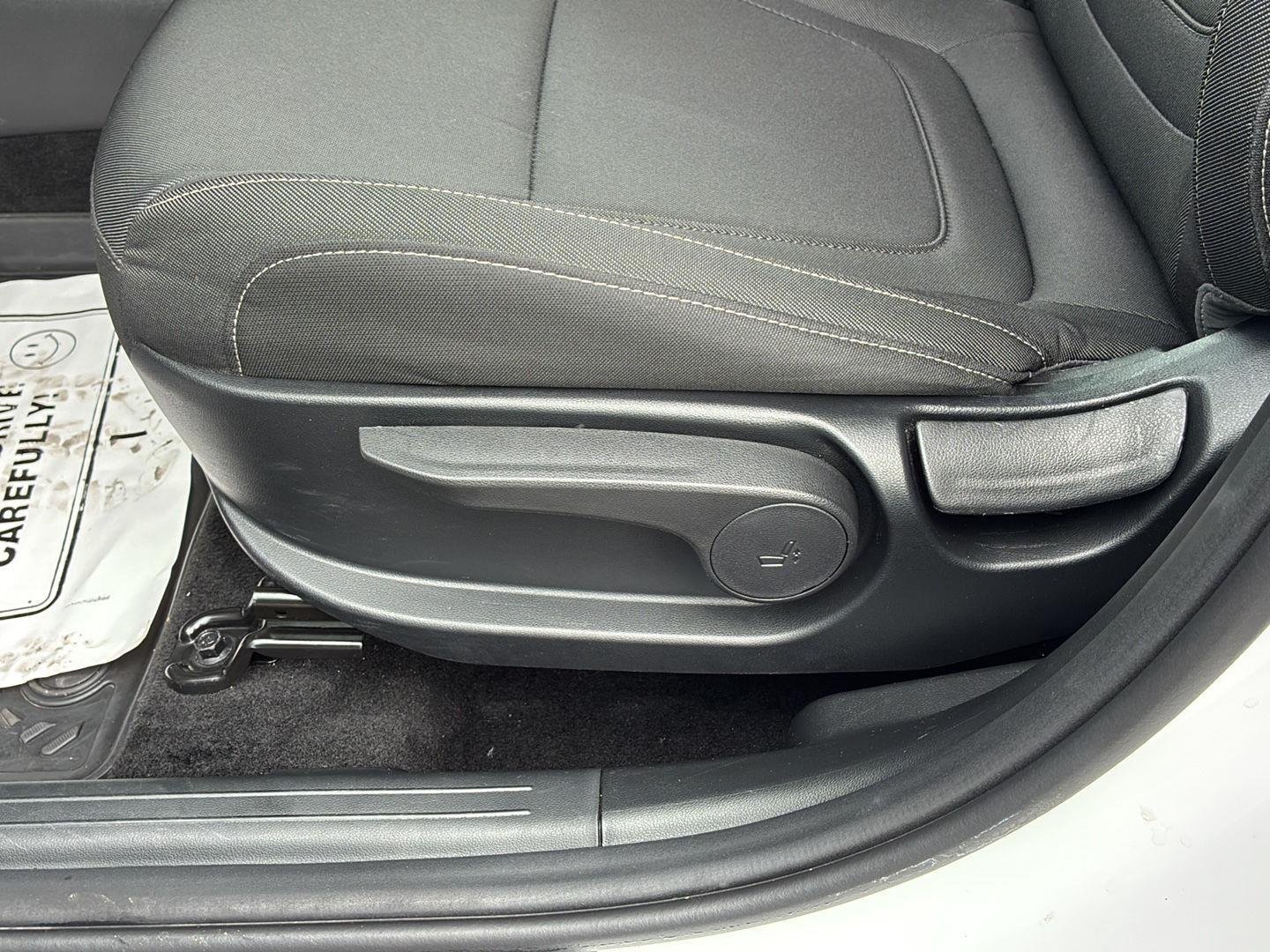 Used 2024 White Pearl Hyundai SE image 14