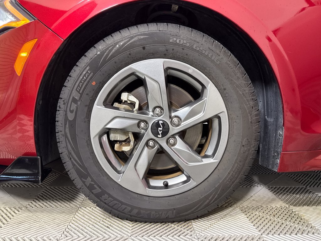 Used 2022 Red Kia LXS image 22