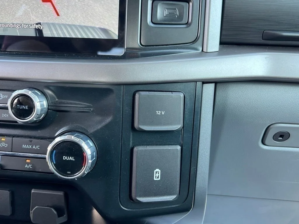 Used 2025 Gray Metallic Ford XLT image 27