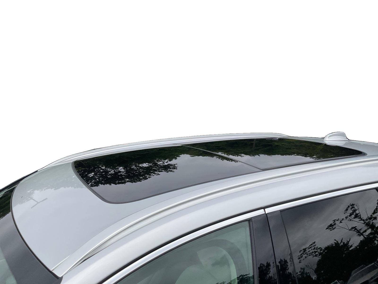 Used 2021 Bright Silver Metallic Volvo Momentum image 14