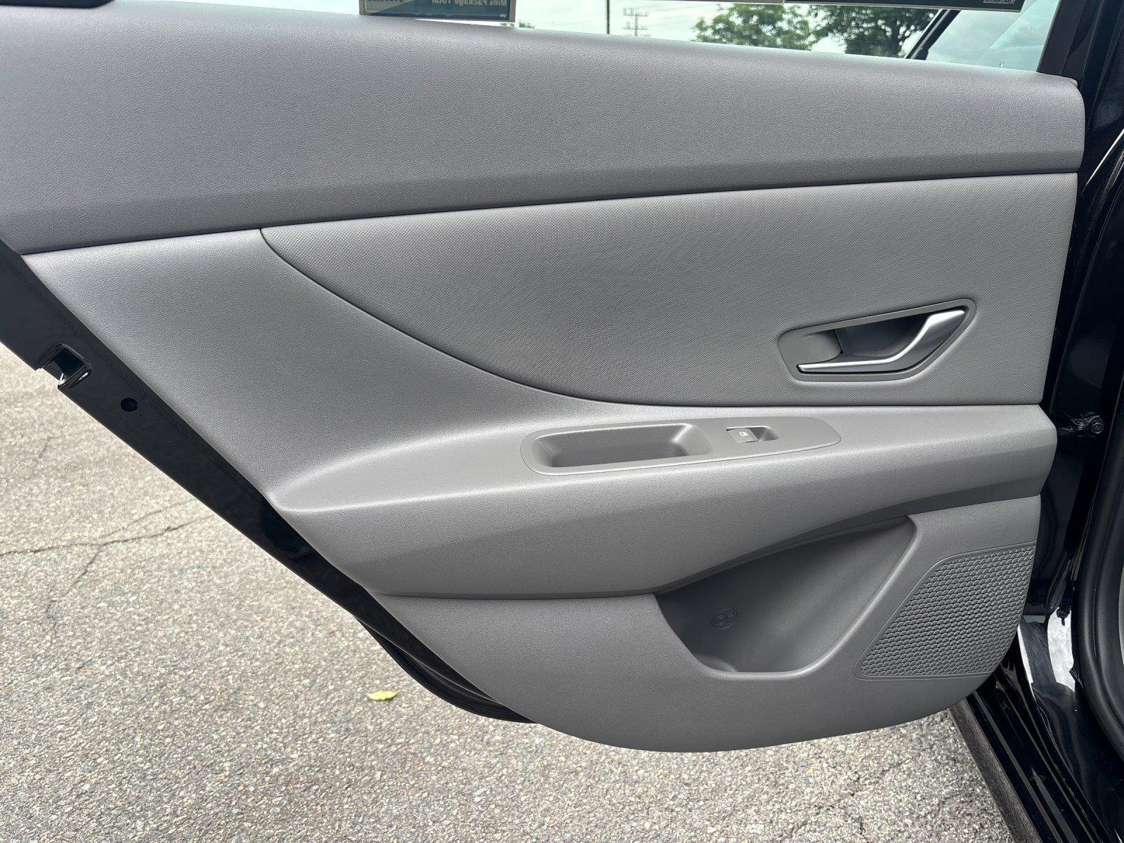 Used 2022 Phantom Black Hyundai SEL image 31