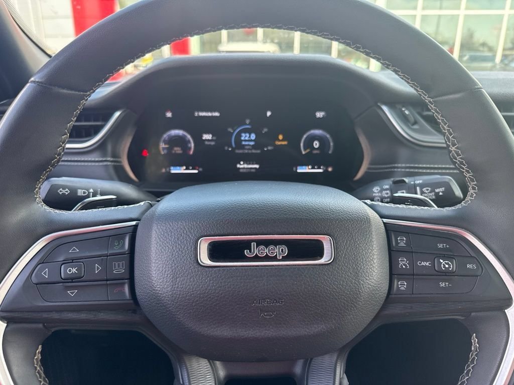 Used 2023 Silver Jeep Altitude image 8